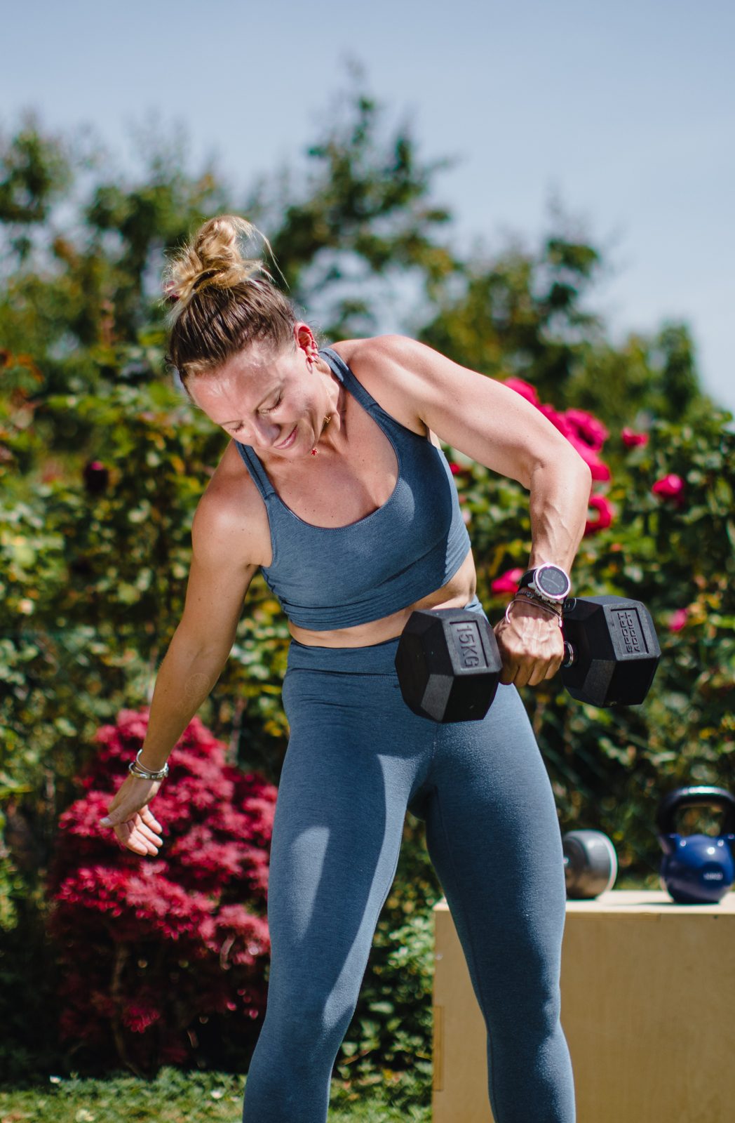 Sabine training with a dumbbell in the garden